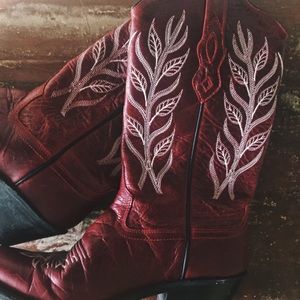 Beautiful Cherry Cowgirl Boots ✨